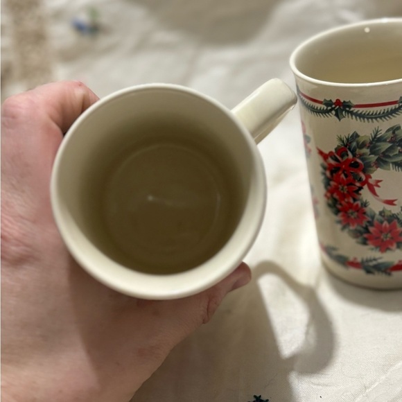 Otagiri Red and Green Holiday Decor Mugs set of 2 - Picture 4 of 8